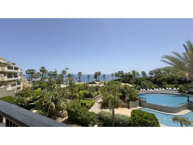 Apartamento Lujo Puerto Banús Primera Línea de Playa