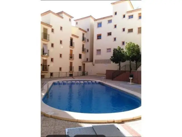Piso Exterior Con Terraza En Urbanización Con Piscina En Polop