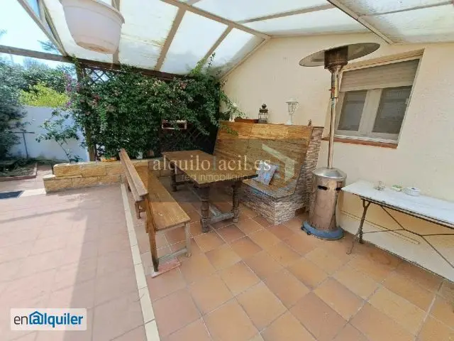 Gran casa en alquiler en vilajuiga (girona)
