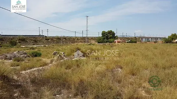 Casa con terreno en Monforte del Cid zona Norias