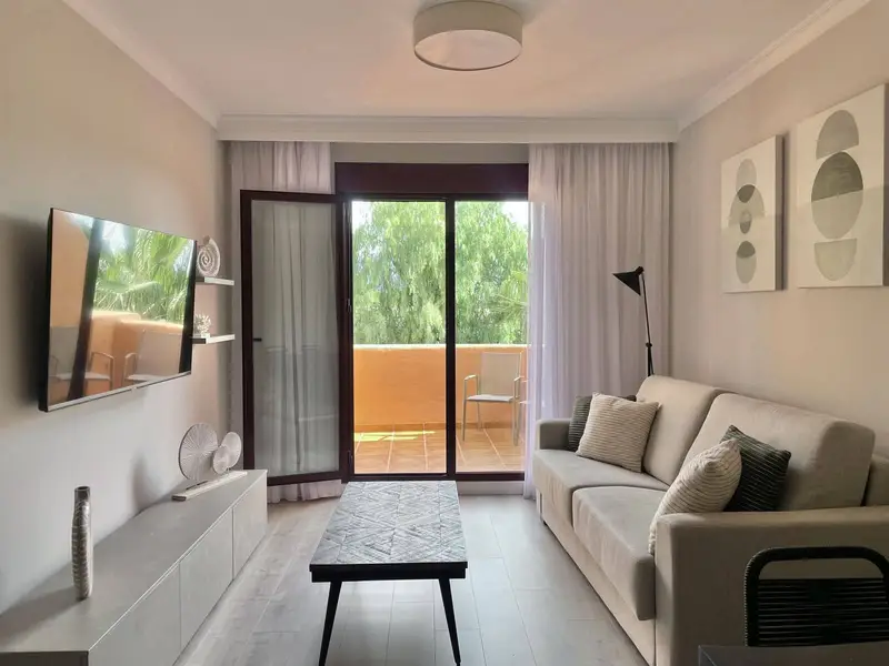 Apartamento en Venta en El Paraiso Benahavis Malaga