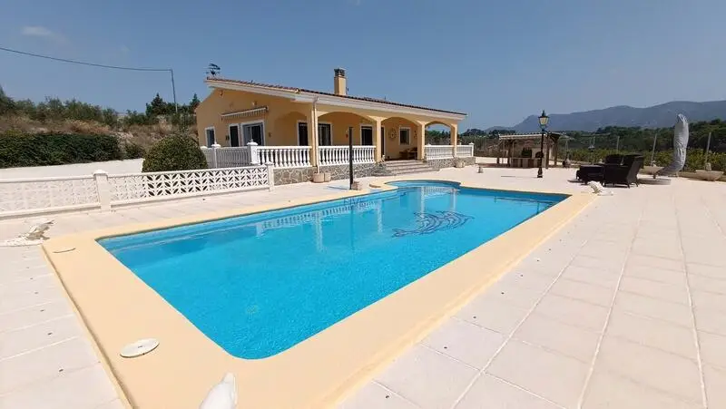 Villa de Lujo con 3 Dormitorios y Piscina en Montaverner