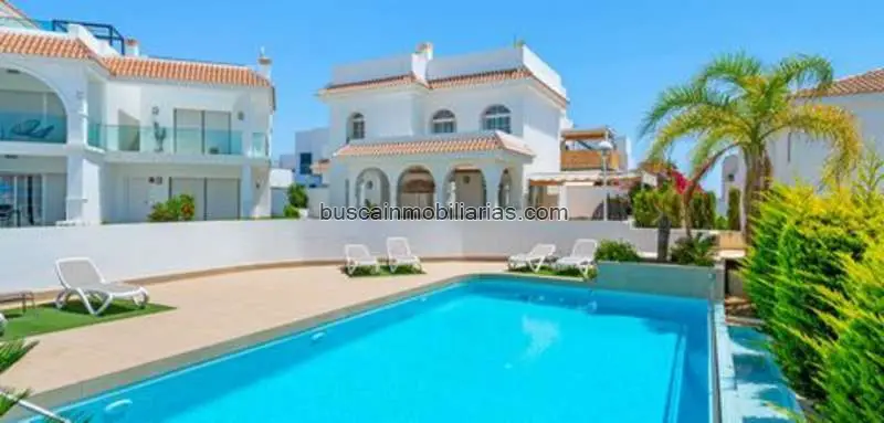 Villa de Lujo en Quesada: Moderna, Privada y Confortable