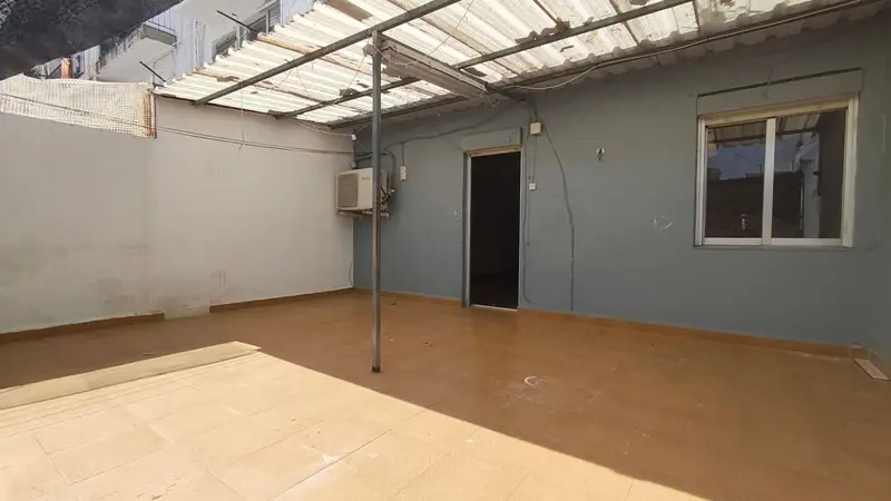 Piso en Benicalap con 2 habitaciones, balcón y terraza