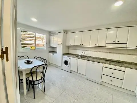 Adosado en Albir con Terraza y Garaje Cerca de la Playa