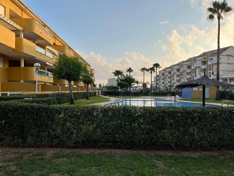 Apartamento en Denia con Piscina y Garaje Cerca de la Playa