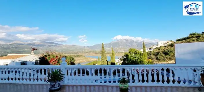 Villa de 3 Dormitorios en Venta Los Romanes