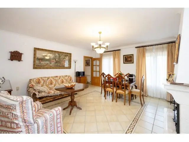 Chalet Independiente en Otura con Piscina y Jardin