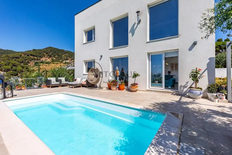 Chalet en Alella con Vistas al Mar y Piscina