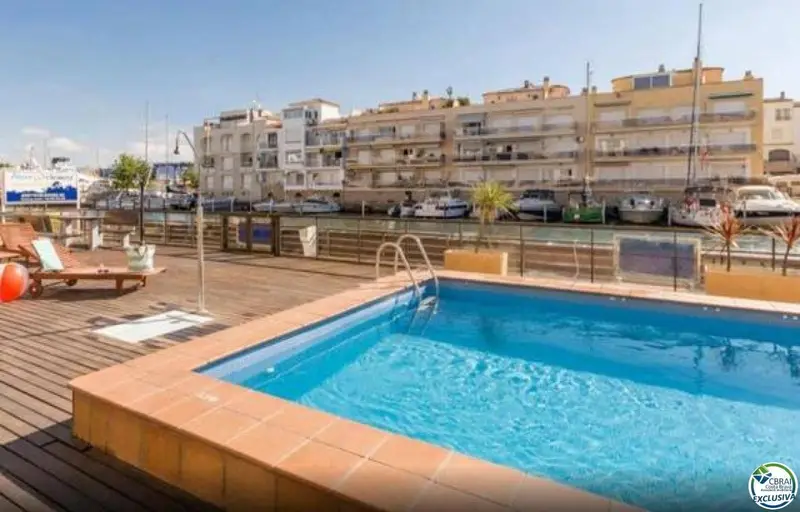 Piso en Venta Empuriabrava con Amarre y Alta Rentabilidad