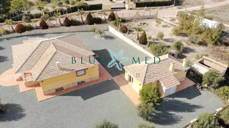 Casa Rural en Lorca con 4 Dormitorios y Amplia Parcela