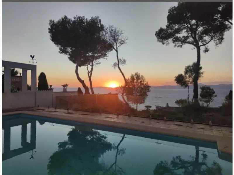 Villa Moderna en Badia Blava con Vistas Impresionantes
