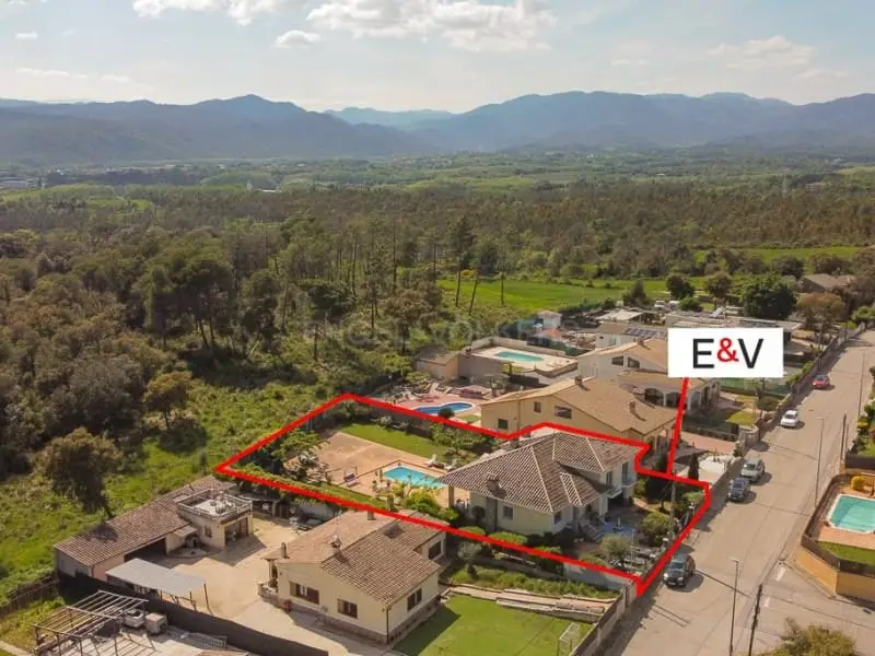 Chalet en Venta Santa Coloma de Farners 5 Dormitorios Jardin Piscina