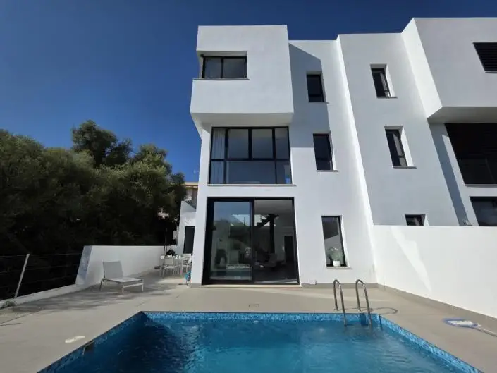 Villa 3 Dormitorios Portocolom Moderna Piscina 2010