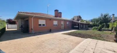 Chalet en Villarcayo: 3 dormitorios, 2 baños, jardin, 1 planta