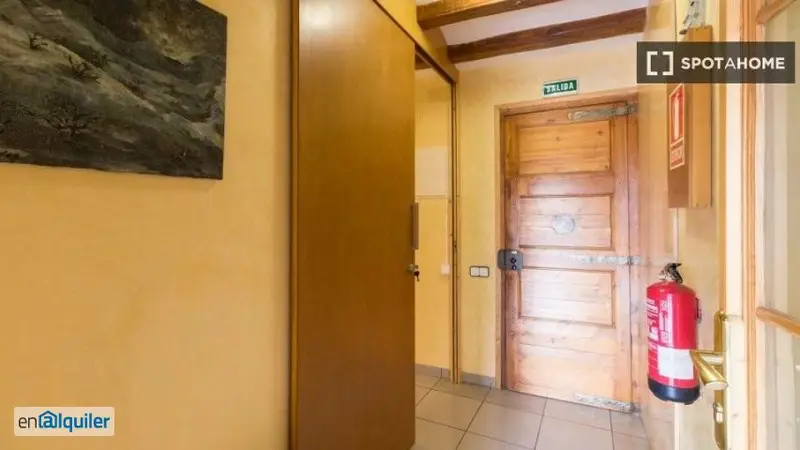 Apartamento de 3 dormitorios en alquiler en El Raval