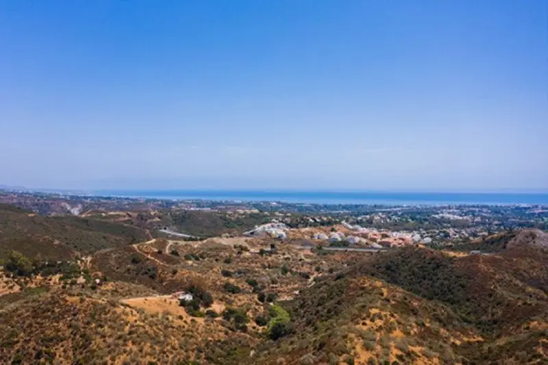 Terreno en Venta La Quinta Benahavis Vistas al Mar y Montana