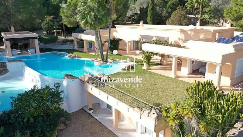 Villa de Lujo en Ibiza con Vistas al Mar 5 Dormitorios