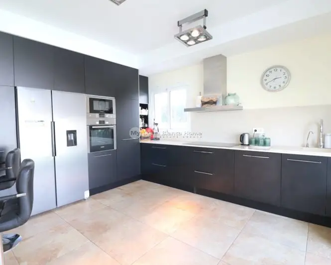 Villa de 6 Dormitorios en Venta