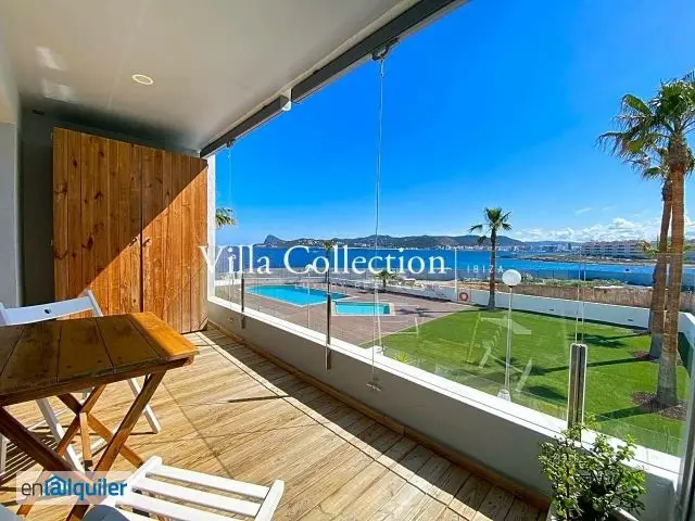 Alquiler de temporada - Apartamento con espectaculares vistas al mar, 2 habitaciones, parking y piscina comunitaria, a pie de playa.