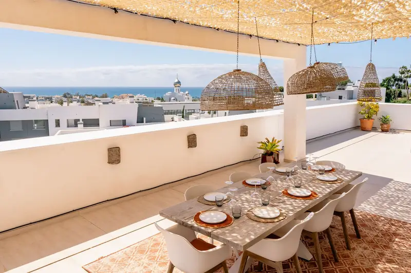 Alquiler Ático Lujo 4 Dormitorios Estepona Terraza Vistas Mar