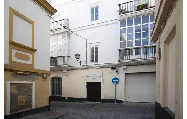 Apartamento 5 Dormitorios Cádiz Estudiantes Alquiler 3-24 Meses