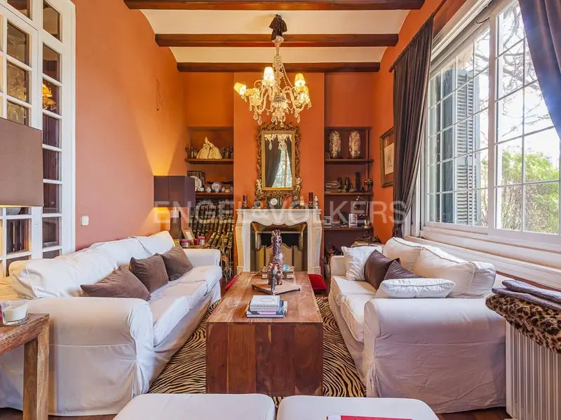 Chalet Modernista en Vallvidrera con Vistas a Collserola