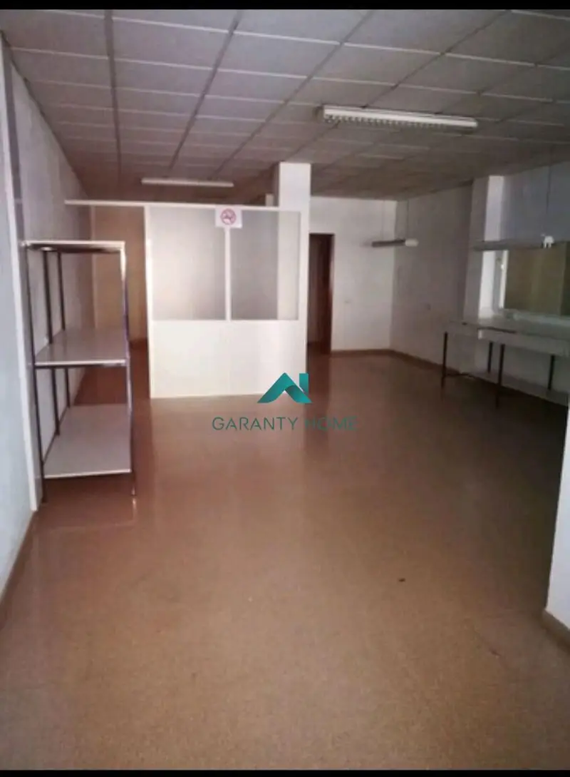 Venta Local Comercial 3 Habitaciones Lucena MA01178