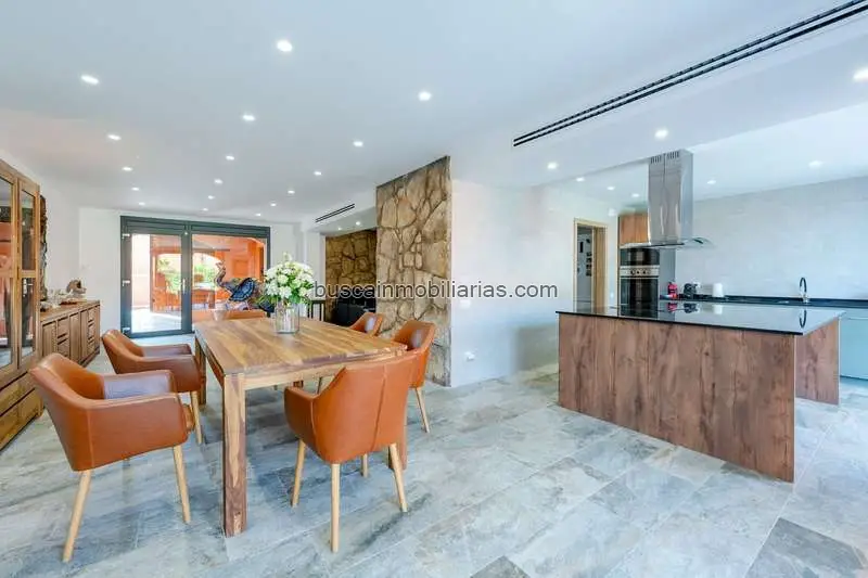 Villa en venta en Albinyana: 6 dormitorios, 4 baños, jardin 1700m2