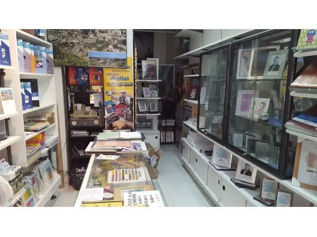 Local en Alquiler Centro Manresa 27m2 Altillo Aire Acondicionado
