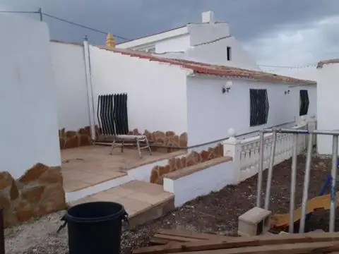 Finca con 4 Apartamentos en Pinoso Alicante