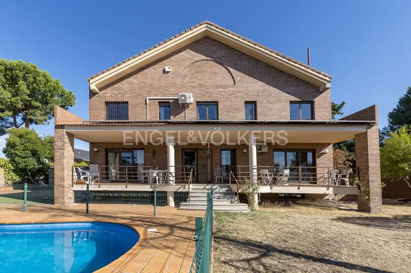 Chalet en Colonia Airesol Majadahonda 7 dormitorios