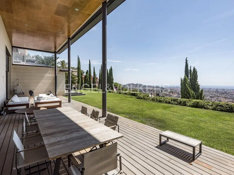 Chalet de Lujo en Sarria con Vistas Impresionantes