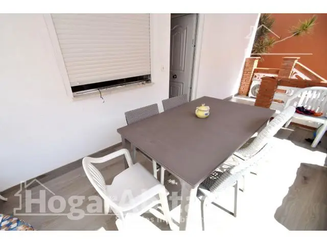 Chalet Reformado Cerca de la Playa con Barbacoa y Garaje