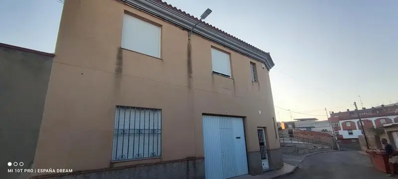 Adosado en Caudete con Garaje de 30m2