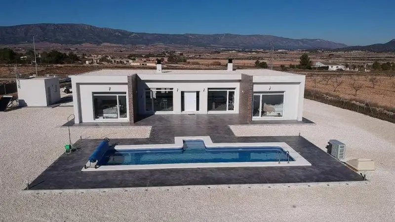 Villas nuevas en Pinoso con piscina