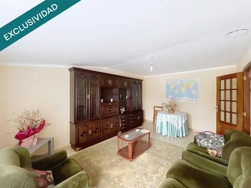 Venta de piso con terraza en Santa María de Melide