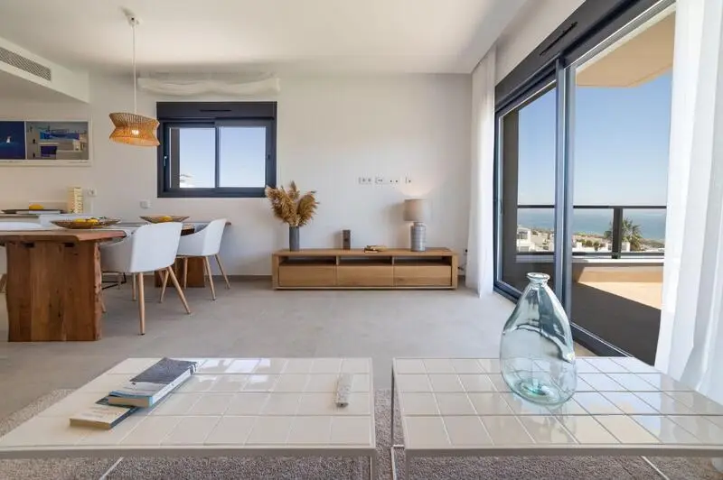 Apartamentos en Gran Alacant con Vistas al Mar y Acceso Directo a la Playa