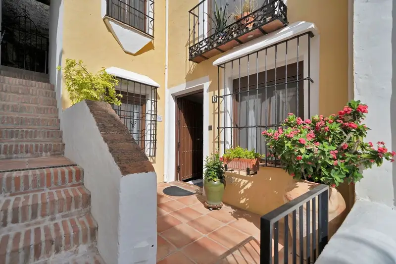 Casa Pareada en Benahavis Pueblo Malaga