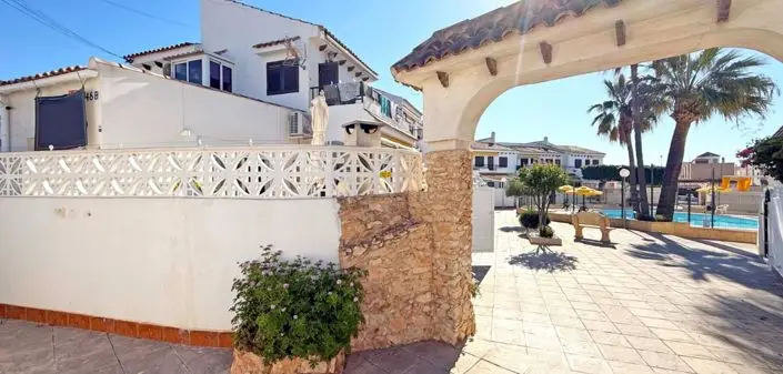 Bungalow en Torrelamata 2 dormitorios con piscina