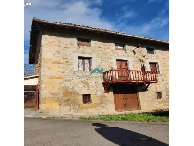 Casa de Pueblo en Bárcena de Cicero con Terreno