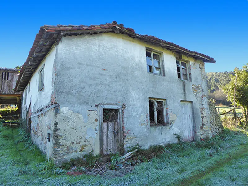 Casa Rural en Pravia Asturias con Horreo y Parcela Edificable