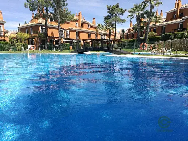 Casa de Esquina con Jardin Privado en Huelva