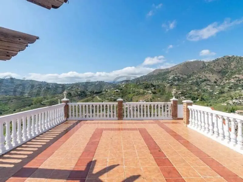 Venta de Bar Restaurante con Alojamiento en Competa Malaga