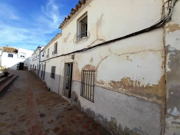 Casa en Martos para Reformar con 3 Dormitorios y Patio