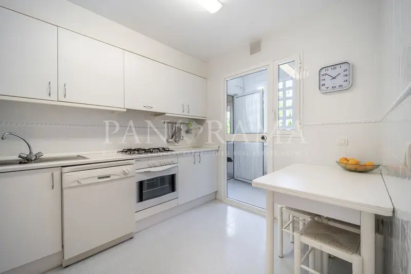 Apartamento en Guadalmina Baja con Vistas al Golf