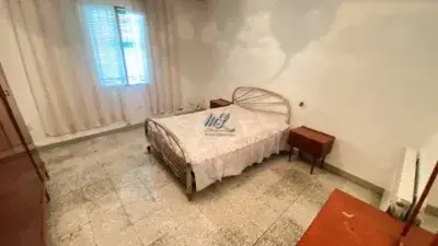 Chalet adosado en venta en Calle de Granada