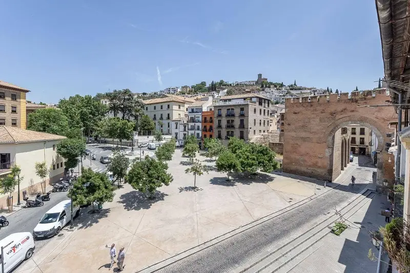 Adosado historico con licencia turistica en Granada centro
