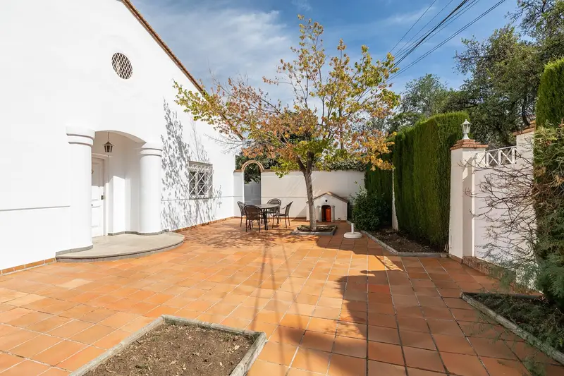 Chalet en Colinas Bermejas con Piscina y Vistas