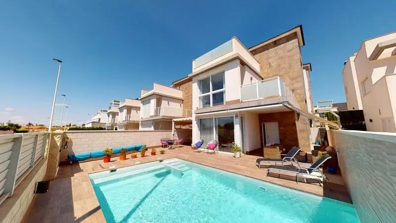 Villa de Lujo con Piscina en Torrevieja